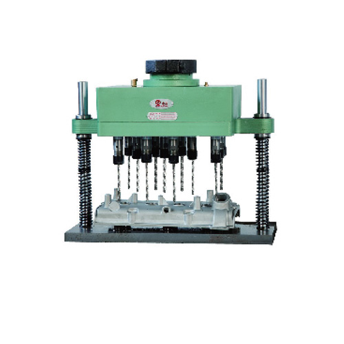 發(fā)動(dòng)機(jī)蓋板多軸鉆孔